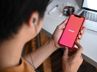 Spanish Tinder Habits by Gender, Age, and Sexual Orientation